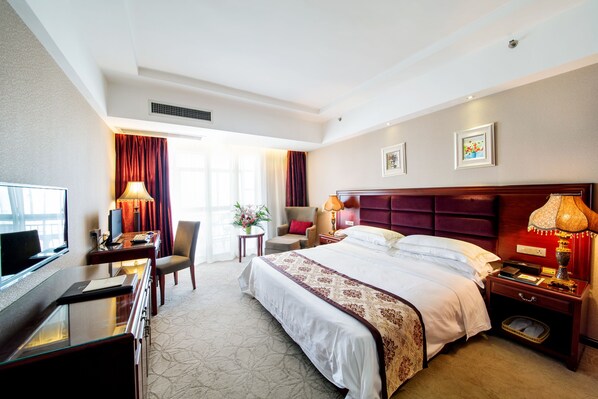 Escrivaninha, cortinas blackout, Wi-Fi de cortesia