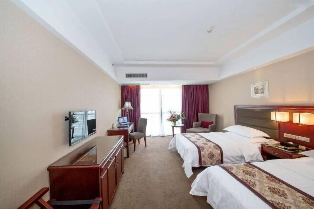 Desk, blackout curtains, free WiFi