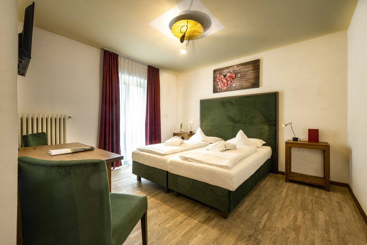 double room | hypo-allergenic bedding, in-room safe, blackout curtains
