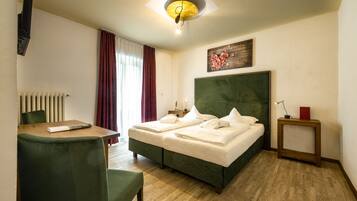 Double Room | Hypo-allergenic bedding, in-room safe, blackout drapes