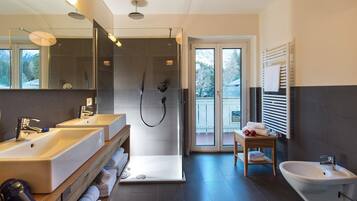 Double Room | Bathroom | Free toiletries, hair dryer, bathrobes, slippers