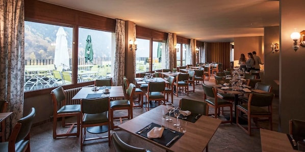 Buffet déjeuner (15 EUR par personne)