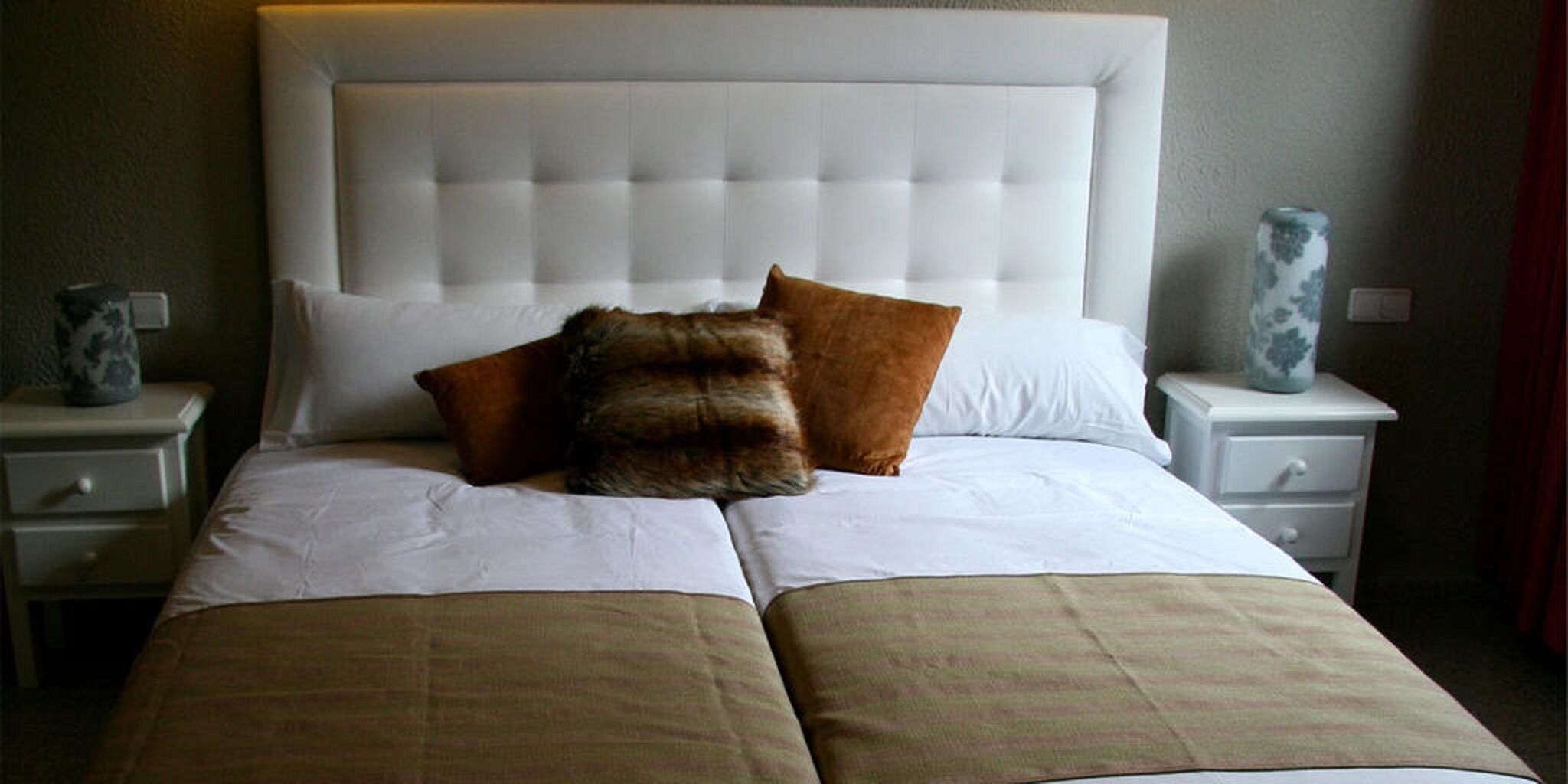 Premium bedding, in-room safe, WiFi (free), bed sheets