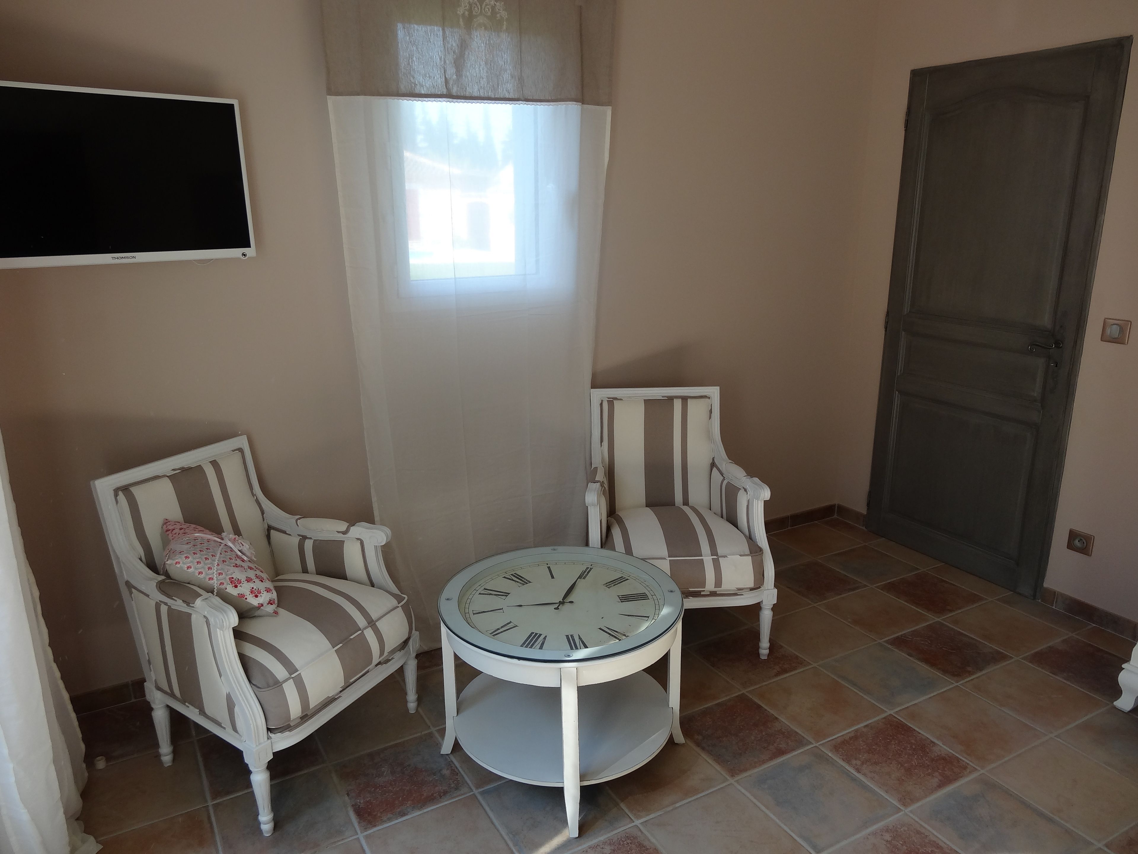 Deluxe Double Room | Ruang tamu | TV skrin rata 