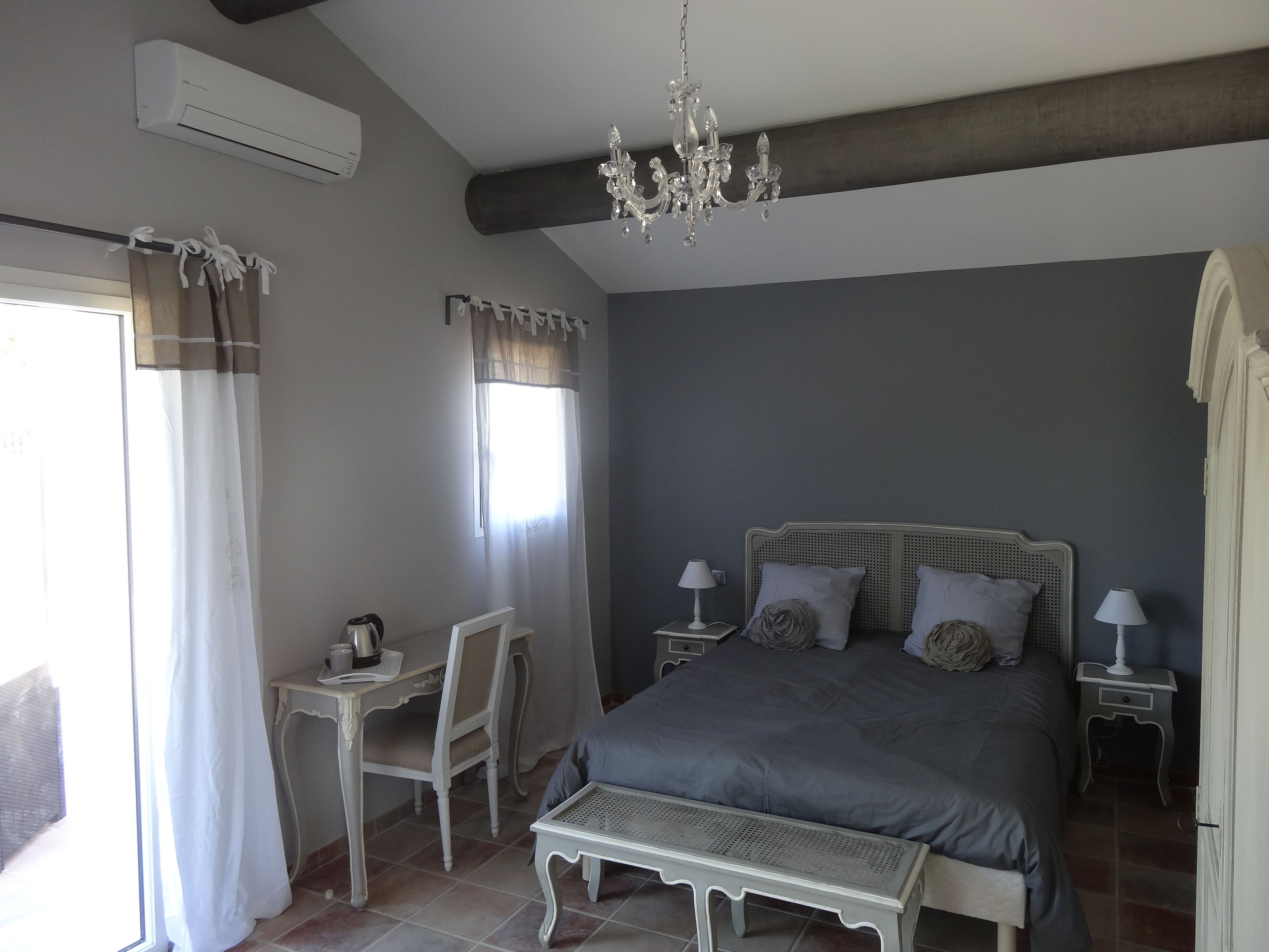 Chambre Double Deluxe | Décoration personnalisée, ameublement personnalisé, bureau