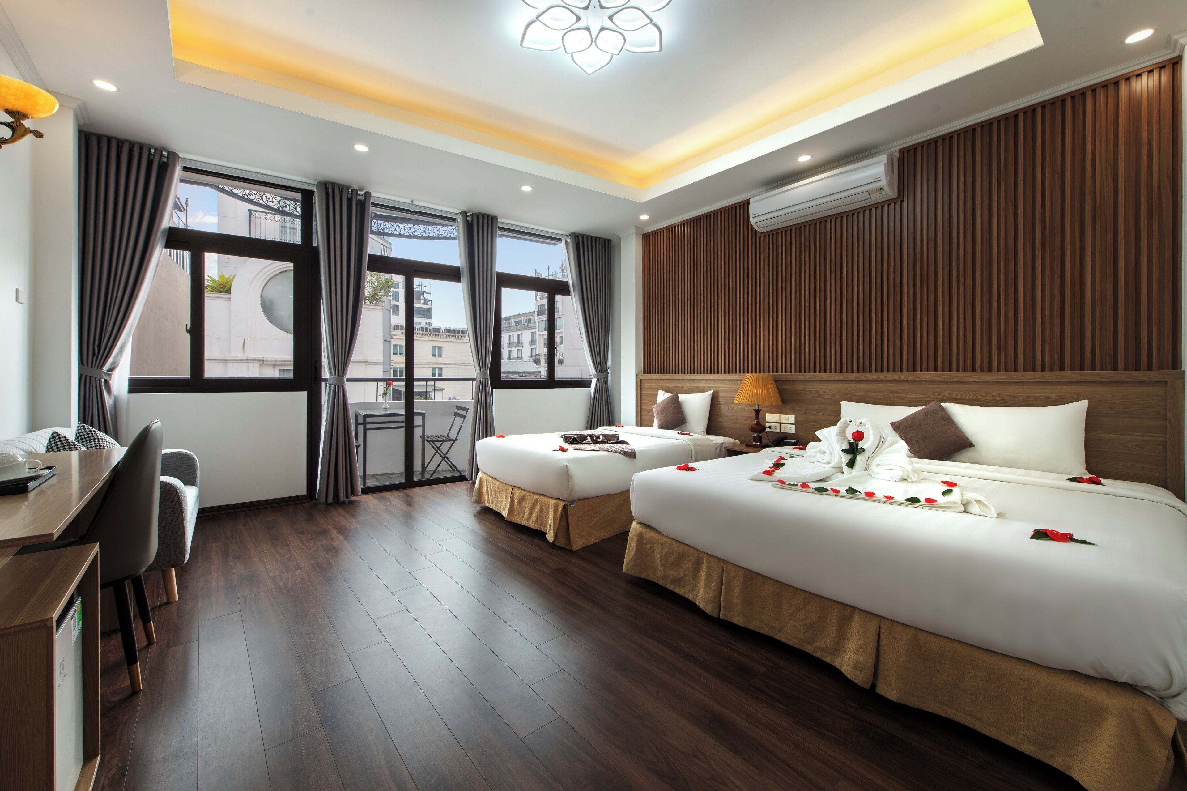 Deluxe Triple Room, Balcony, City View