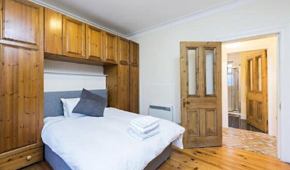 1 chambre, fer et planche à repasser, Wi-Fi gratuit