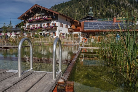 Fachada da propriedade. Beim Nuihausa