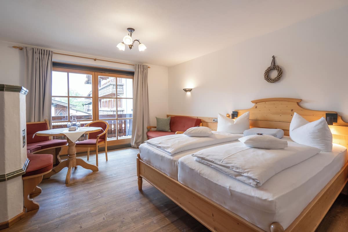 Comfort appartement, balkon | Woonruimte | Een flatscreentelevisie