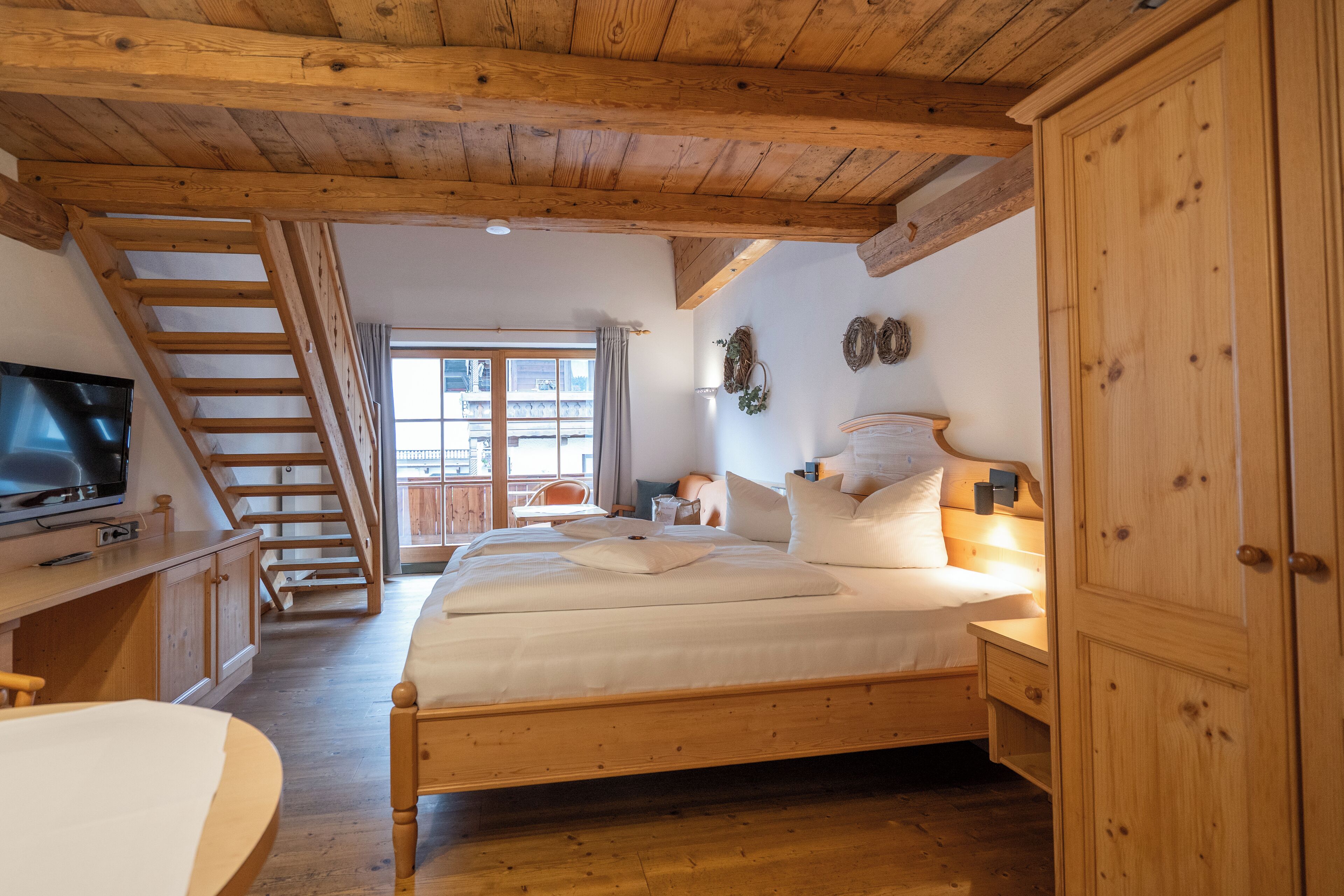 Apartament Comfort, balcó | Caixa forta a l'habitació, escriptori, wifi gratuïta i roba de llit 