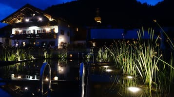 Fassade der Unterkunft – Abend/Nacht