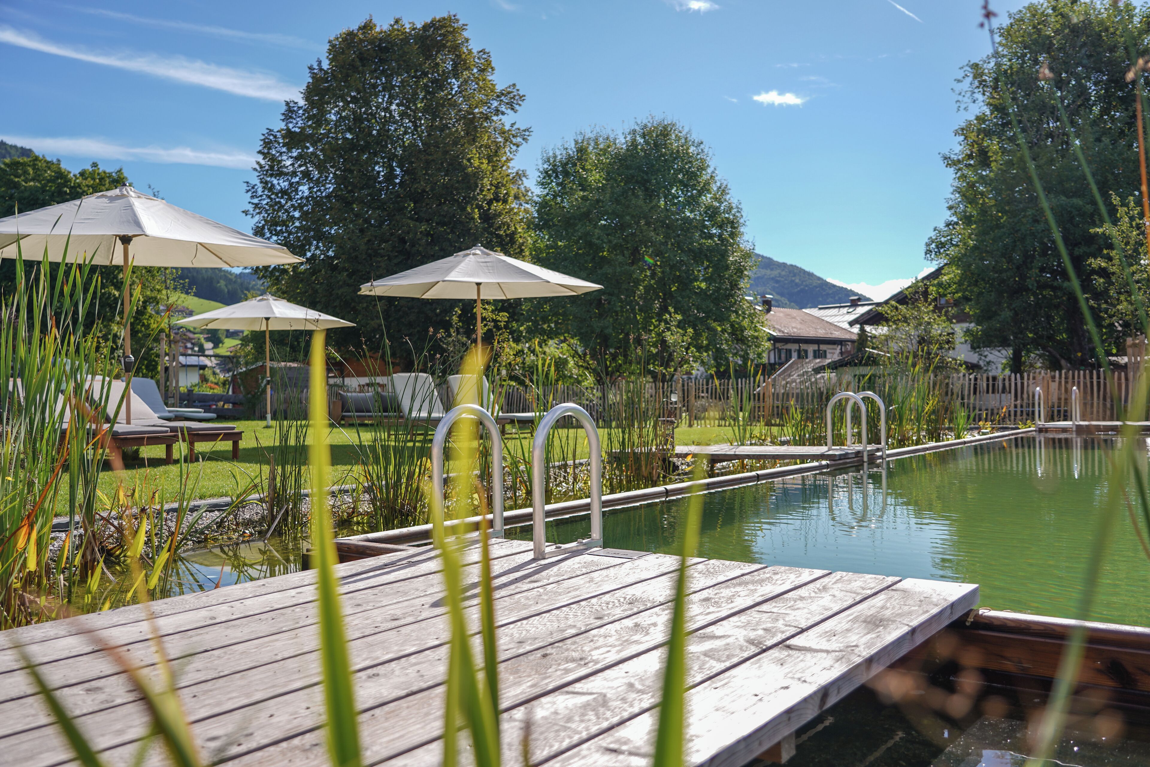 Kauden mukainen ulkouima-allas