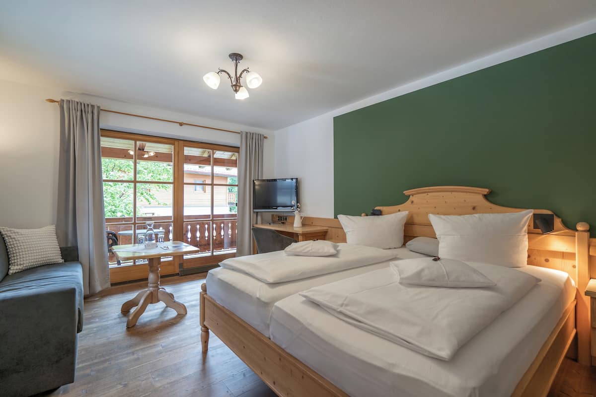 Comfort Double Room, Balcony | 1 bedroom, in-room safe, desk, free WiFi