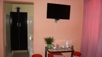 Luxury Duplex, 1 Bedroom | Coffee and/or coffee maker