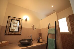 Double Room | Bathroom