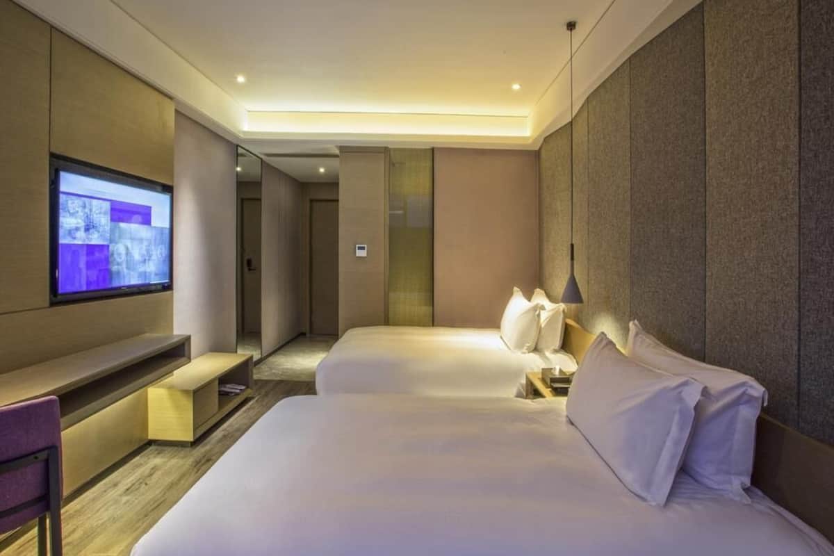 Standard-herbergi - 2 einbreið rúm | Míníbar, öryggishólf í herbergi, sérvalin húsgögn, skrifborð