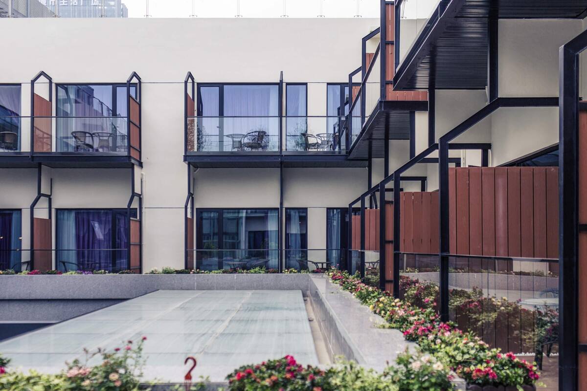 Minibar, coffres-forts dans les chambres, ameublement personnalisé