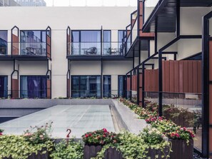 Privilege, Rom, 2 enkeltsenger | Minibar, safe på rommet, individuelt innredet og skrivebord