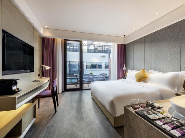 Privilege, Rom, 1 kingsize-seng | Minibar, safe på rommet, individuelt innredet og skrivebord