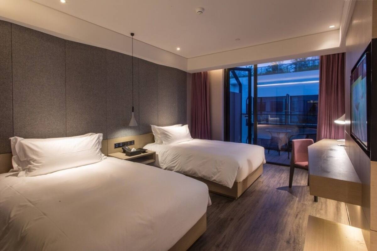 Privilege, Room, 2 Single Beds | Minibar, in-room safe, individually furnished, desk