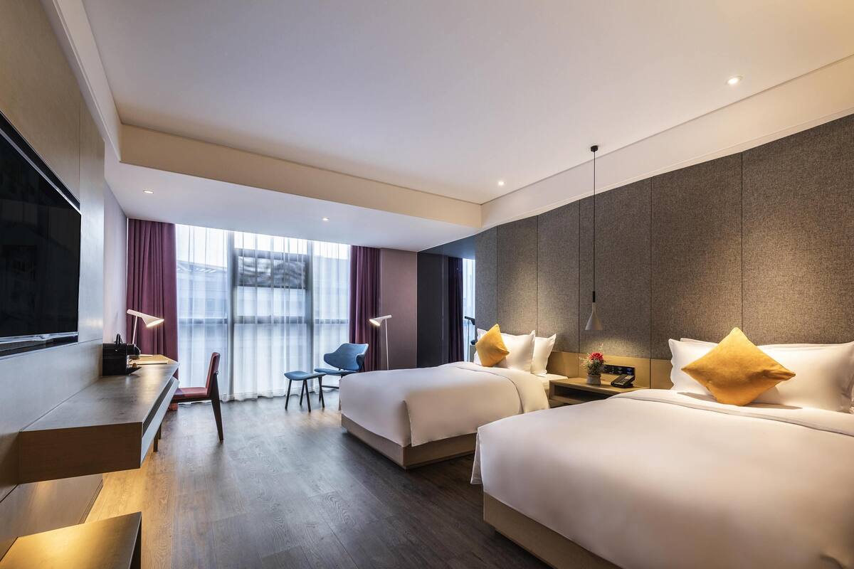 Privilege, Rom, 2 enkeltsenger | Minibar, safe på rommet, skrivebord og lydisolert