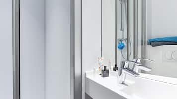 Escritorio, cortinas blackout, sistema de insonorización y wifi gratis