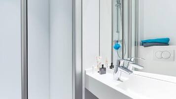 Artículos de higiene personal ecológicos, toallas, jabón y champú