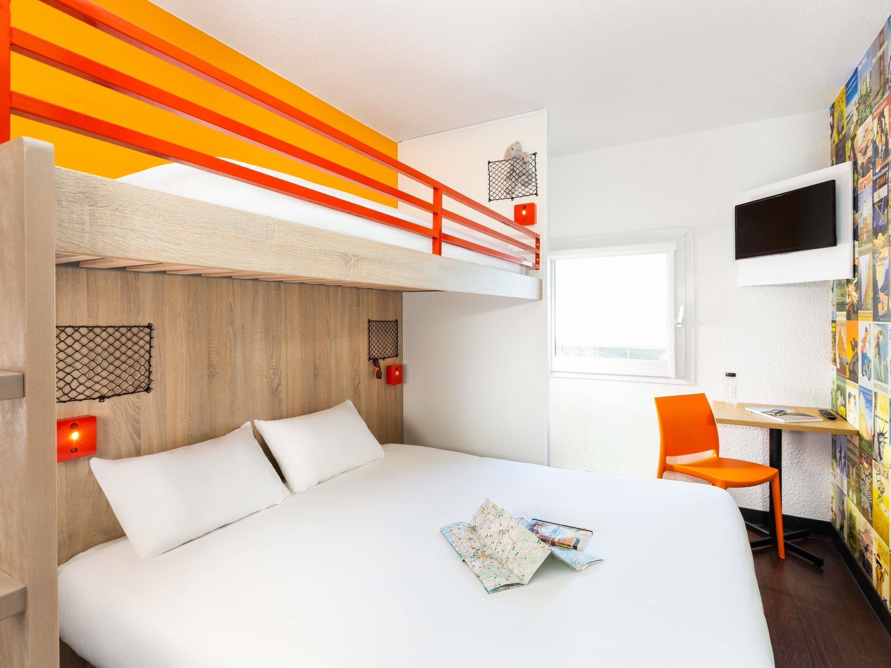 Room (Trio) | Desk, blackout drapes, soundproofing, free WiFi