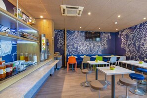 Desayuno buffet todos los días (con cargo) 