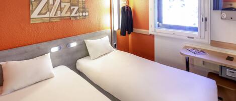 Hochwertige Bettwaren, Betten mit Memory-Foam-Matratzen, Zimmersafe