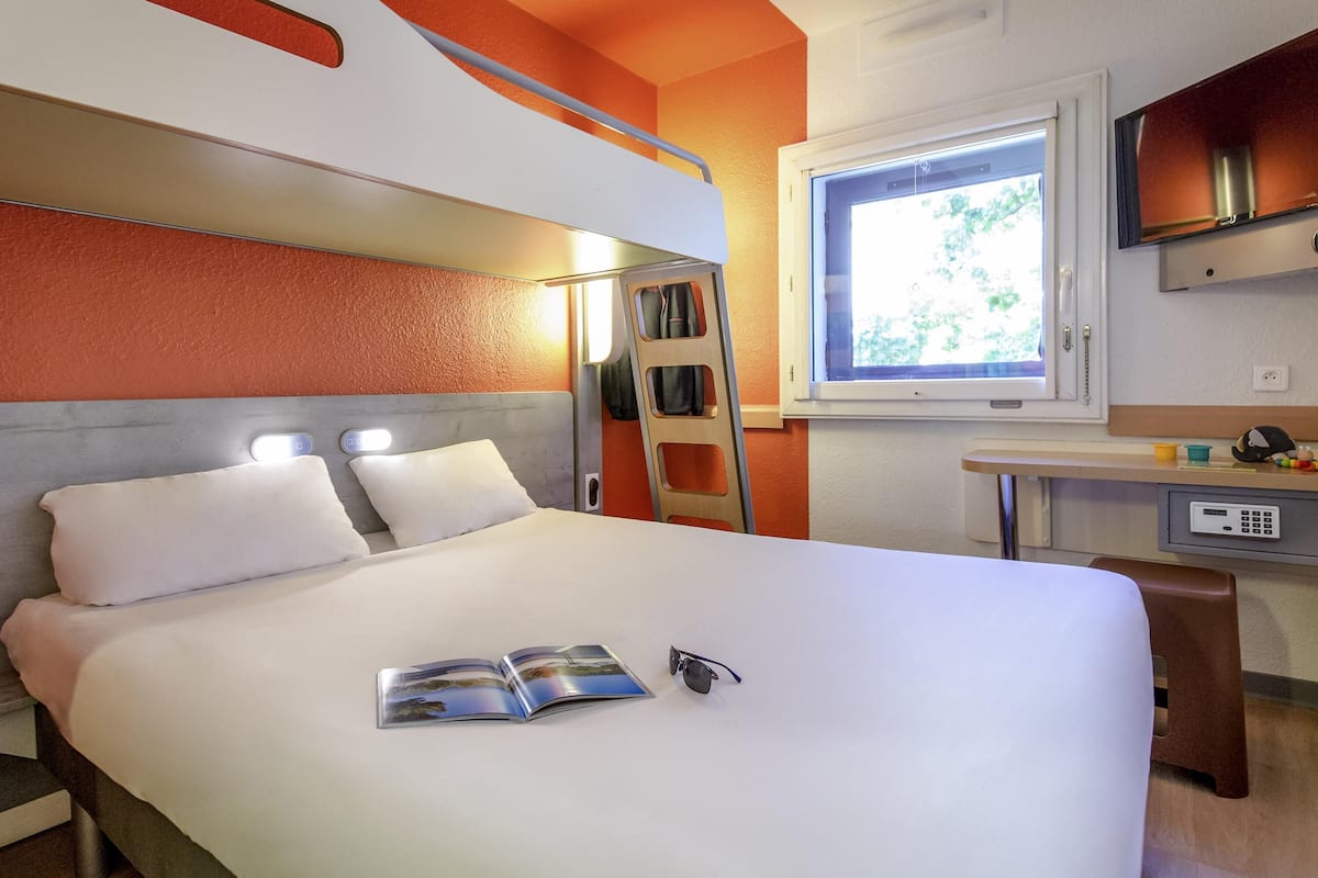 Premium bedding, memory foam beds, in-room safe, desk