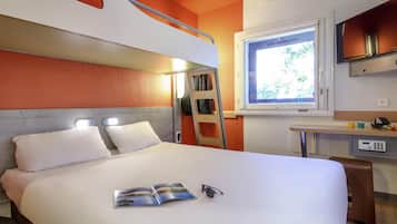 Luxe beddengoed, bedden met traagschuimmatrassen, een kluis op de kamer