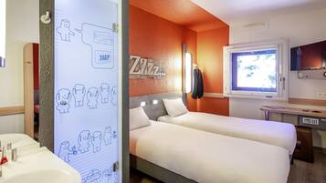 Habitación doble | Ropa de cama de alta calidad y camas con efecto memoria