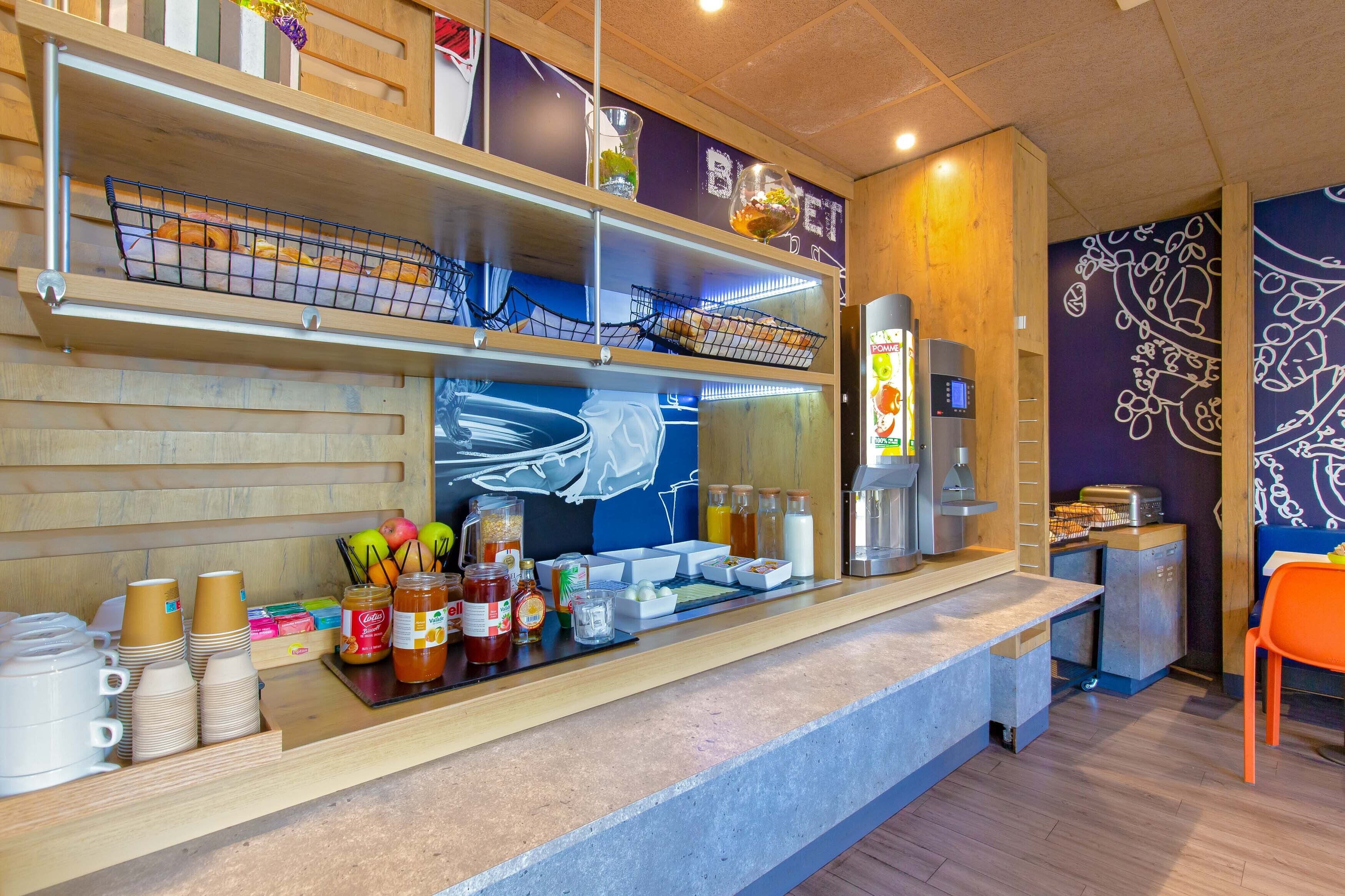 Daily buffet breakfast (EUR 9.9 per person)