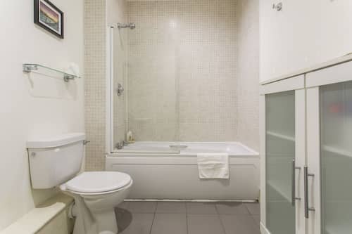Basic Apartment, 2 Bedrooms | Bathroom