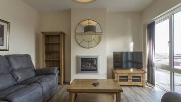 Comfort House, 4 Bedrooms, 2 Bathrooms, Bay View | Living area