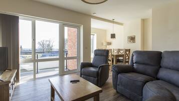 Comfort House, 4 Bedrooms, 2 Bathrooms, Bay View | Living area