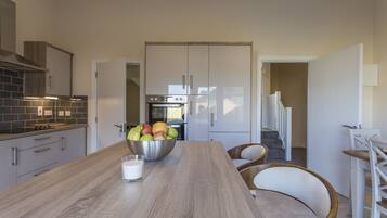 Comfort House, 4 Bedrooms, 2 Bathrooms, Bay View | Private kitchen