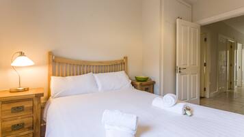 Apartamento básico, 2 habitaciones | 1 dormitorio, tabla de planchar con plancha, wifi gratis