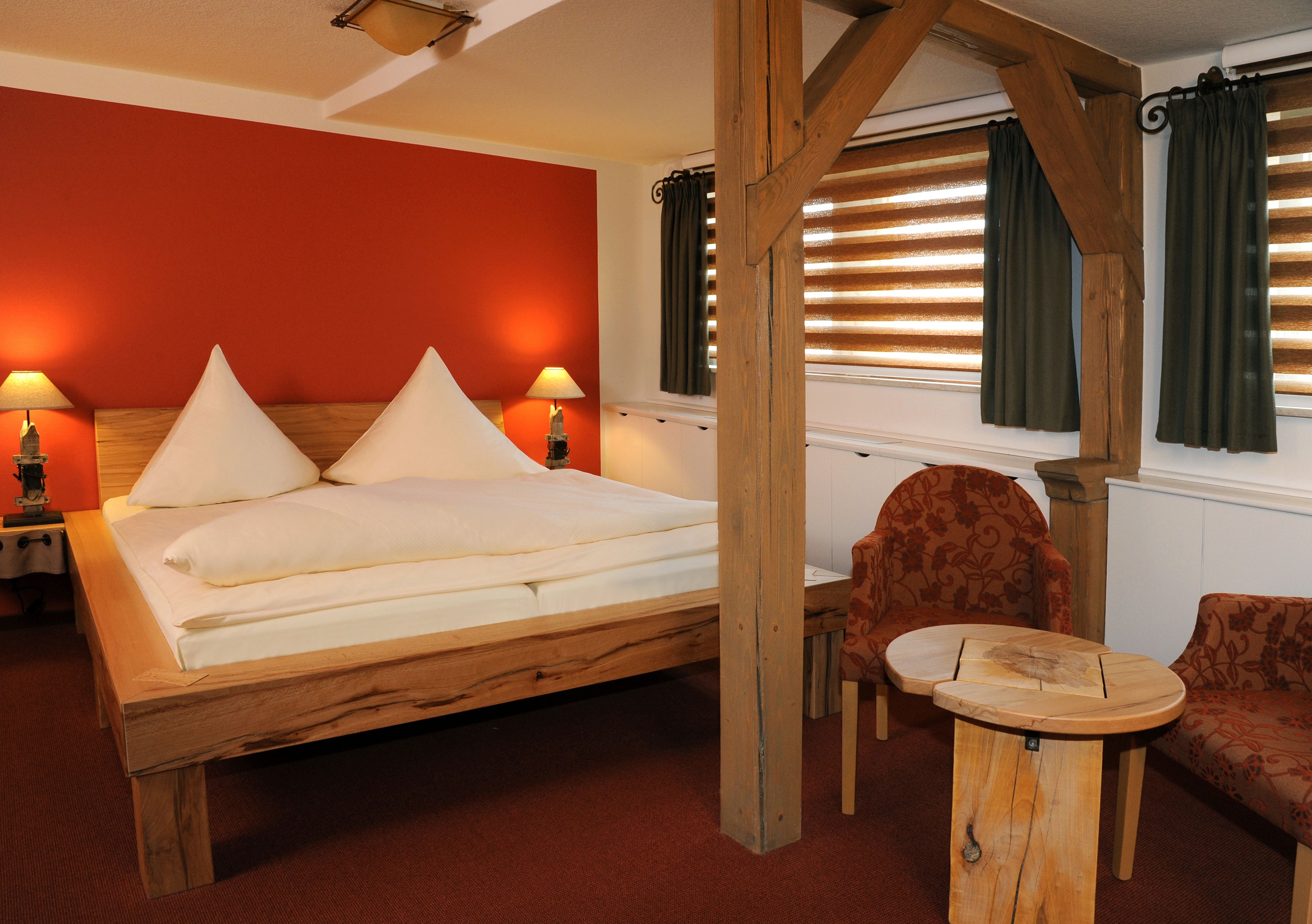 غرفة مزدوجة | ميني بار وخزنة داخل الغرفة ومكتب ومكواة/لوح كي