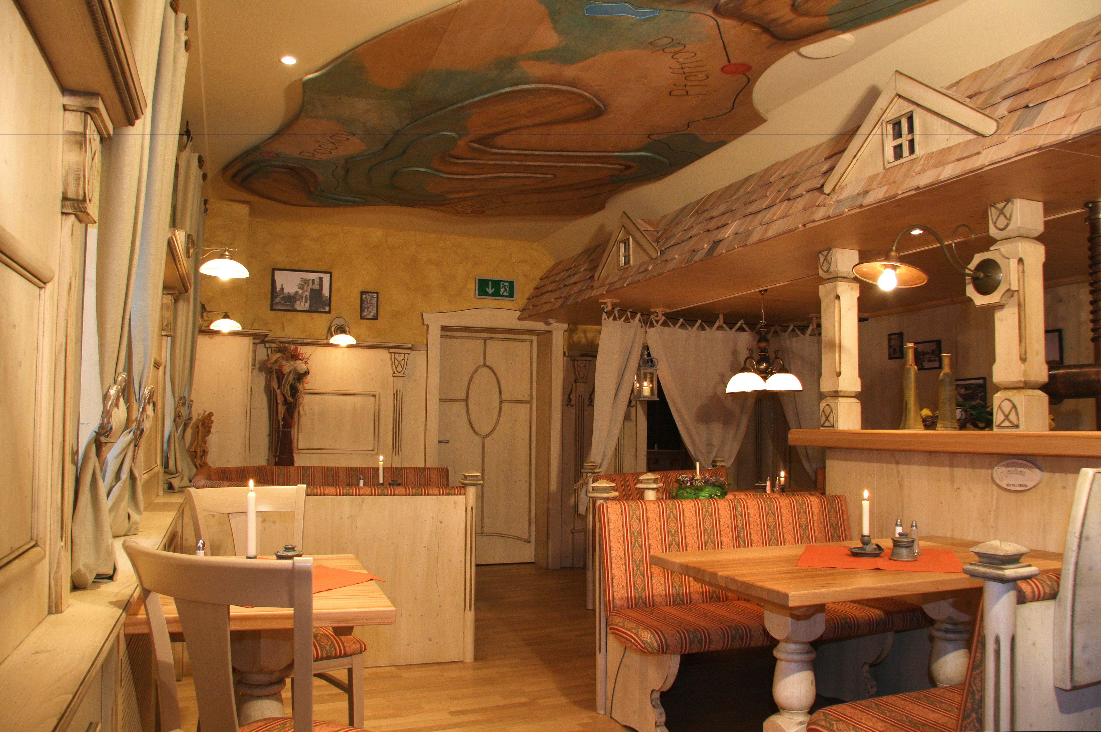 بوفيه فطور مجانًا يوميًا