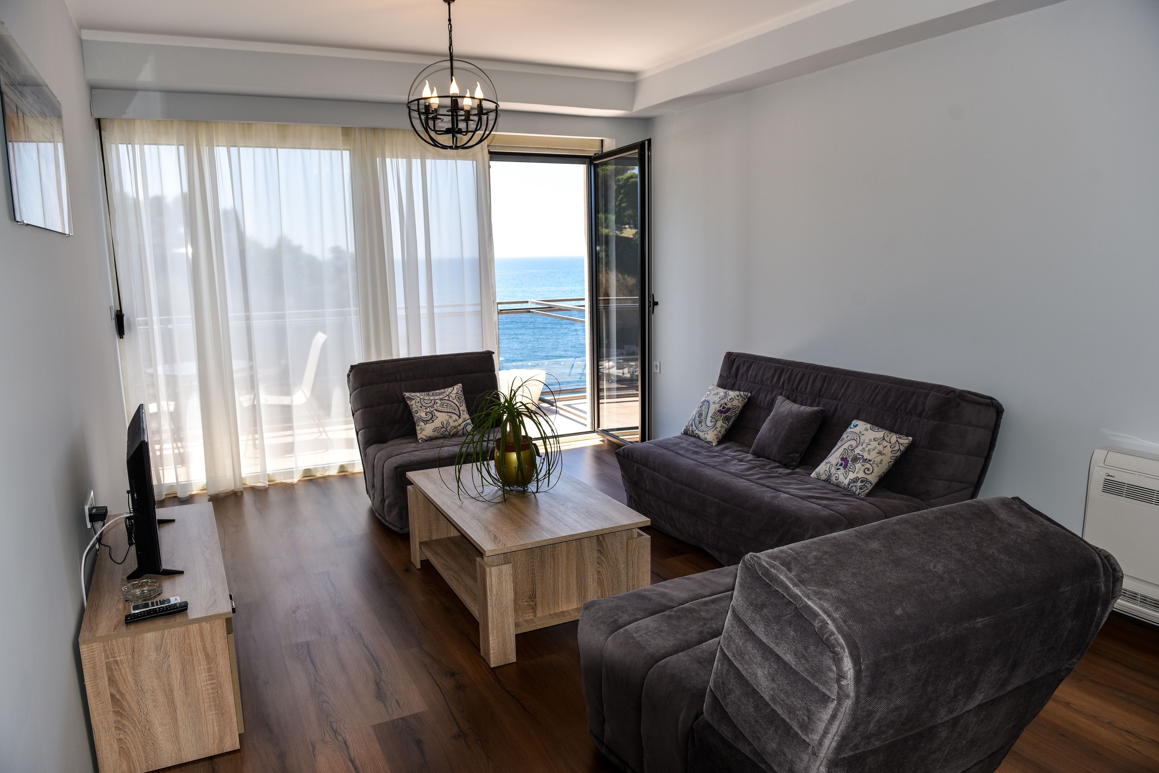 Soundproofing, free cots/infant beds, free WiFi, bed sheets