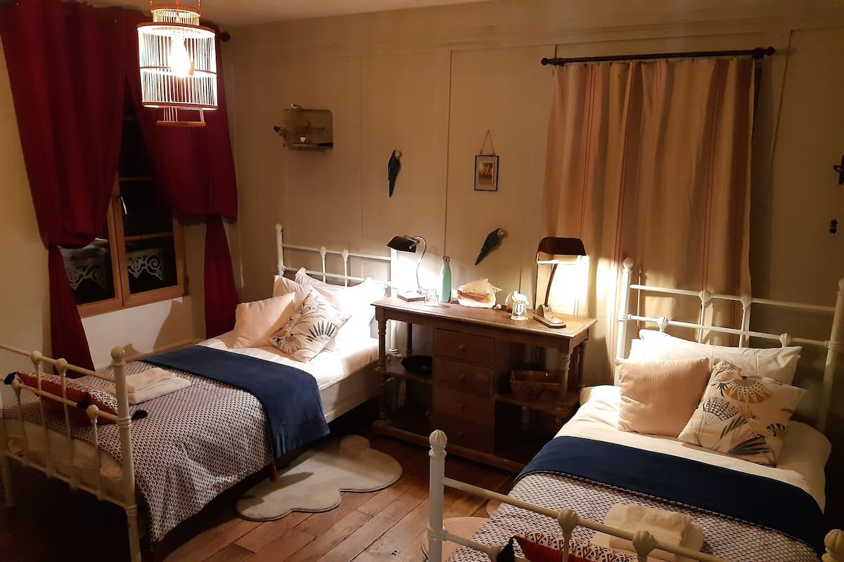 家庭四人房, 2 間臥室, 花園景 | 1 間睡房、記憶棉床墊、手提電腦工作空間、隔音