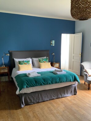 家庭四人房, 2 间卧室, 花园景观 | 1 多间卧室、记忆海绵床垫、特色装修、特色家居