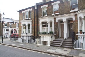 Exterior - 1 Bedroom Apartment near Kings Road (London)