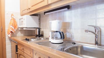 Comfort Apartment, 1 Bedroom, Balcony (6) | Private kitchen | Fridge, microwave, stovetop, coffee/tea maker