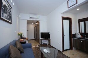 Deluxe Studio, 1 King Bed - Cat Linh ARL55 Hotel (Hanoi)