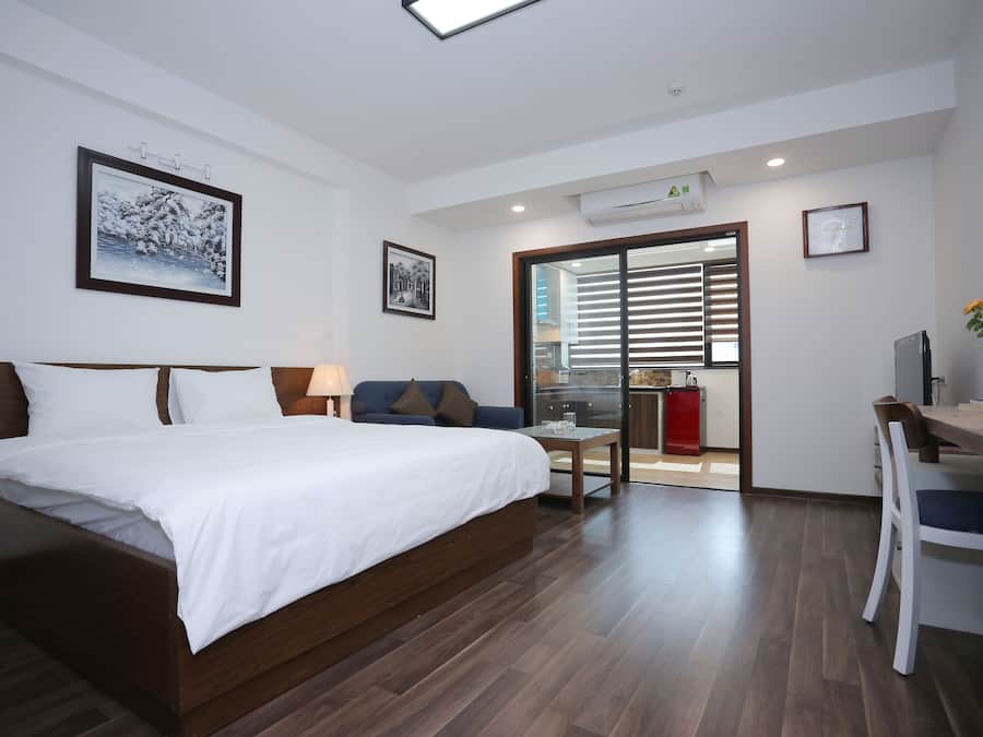 Apartamento luxo, 1 cama King | Cofres nos quartos, escrivaninha, quartos à prova de som