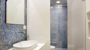 Standard Double Room | Bathroom | Shower, free toiletries, hair dryer, bathrobes