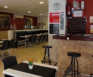 Quầy tiếp tân